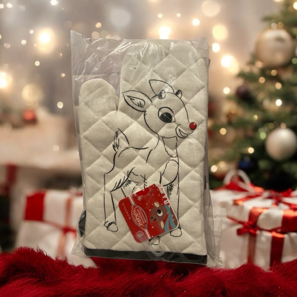 New Rudolph White Oven Mitts
